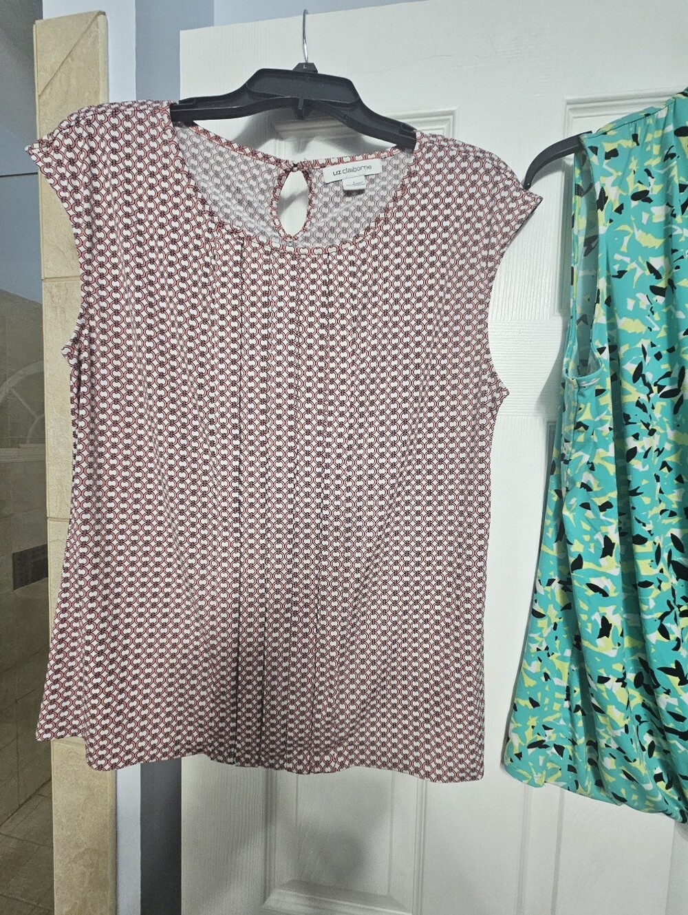 Liz Claiborne Red and White Geometric Cap-Sleeve Blouse